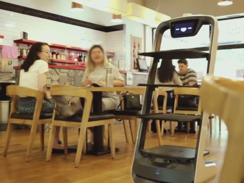 豪州のBBQレストランで配膳ロボット「PuduBot」を雇用